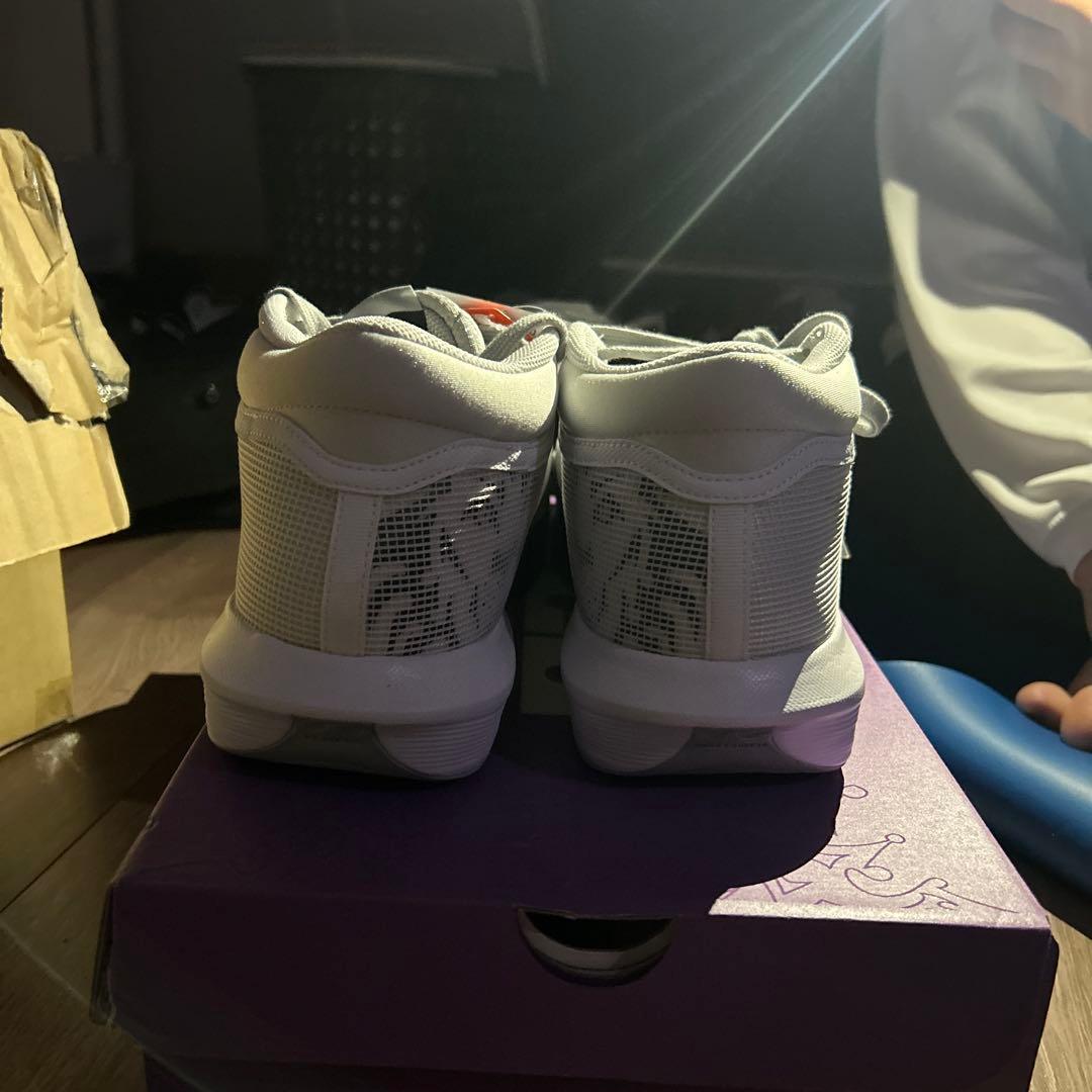 Nike LeBron 18 ホワイト シューズ