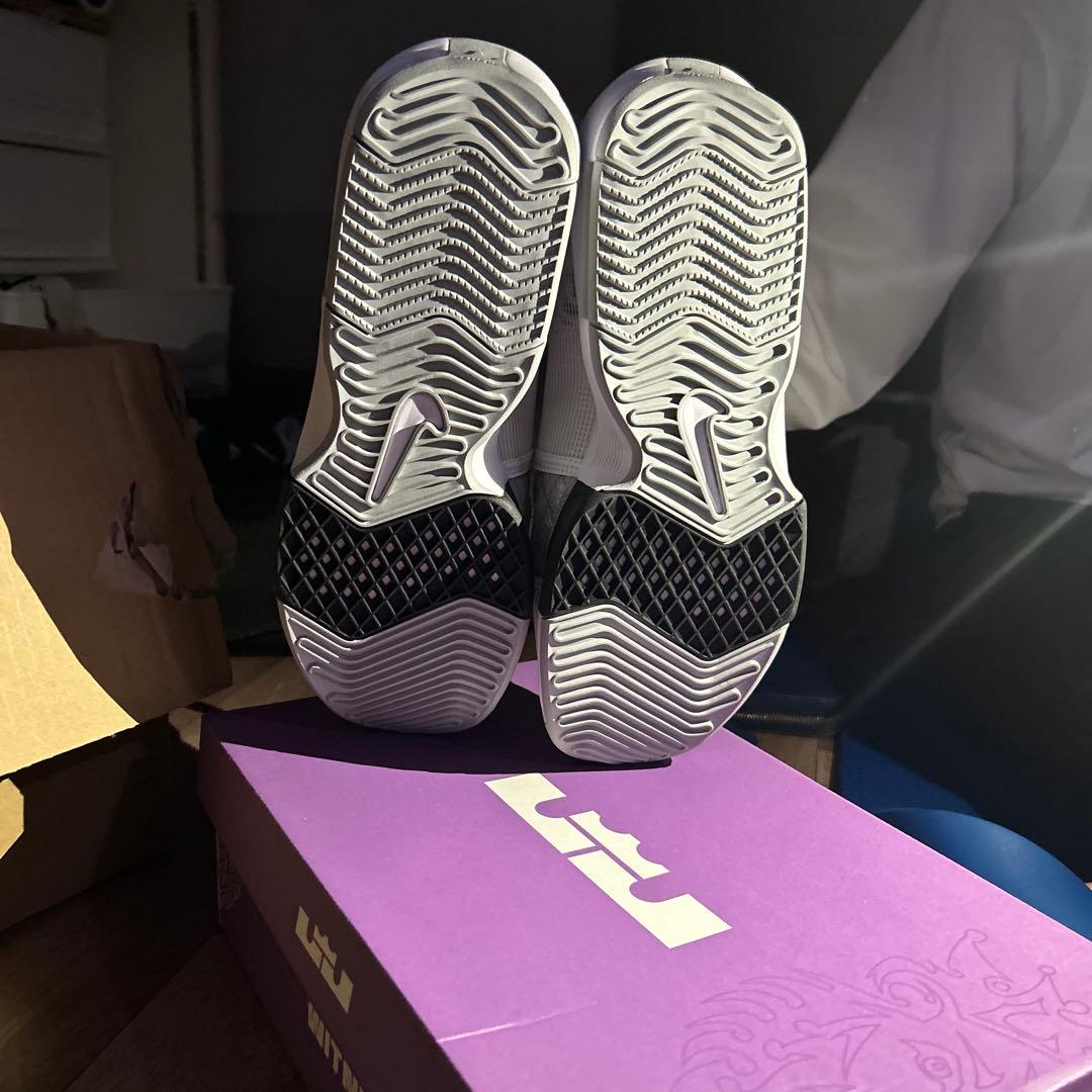 Nike LeBron 18 ホワイト シューズ