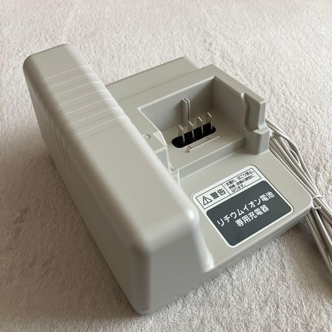 Panasonic リチウムイオン電池充電器 NKJ033B