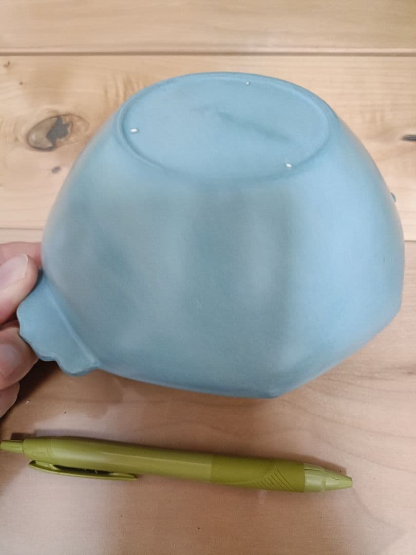 青磁　耳付き淡い青色八角形陶器ボウル