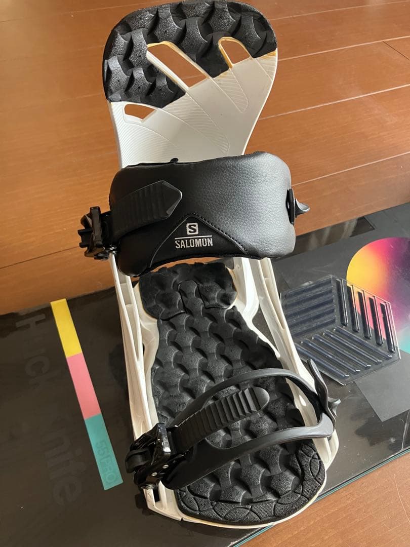 スノーボード　SALOMON ビンディング、ボードカバー付き
