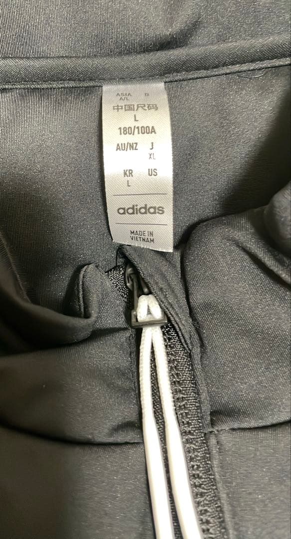 今だけセール！アディダス adidas ダウンジャケット