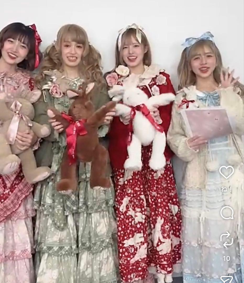 新品タグ付PINKHOUSEピンクハウスバラ園うさぎさんぬいぐるみリボン赤