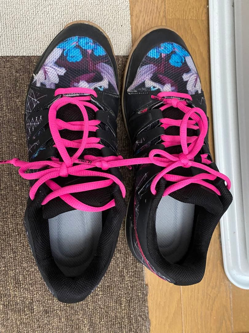 NIKE テニスシューズ　フラワー