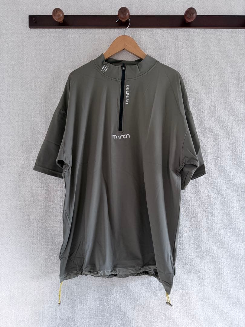 新作　TNRCN HALF-ZIP TEE