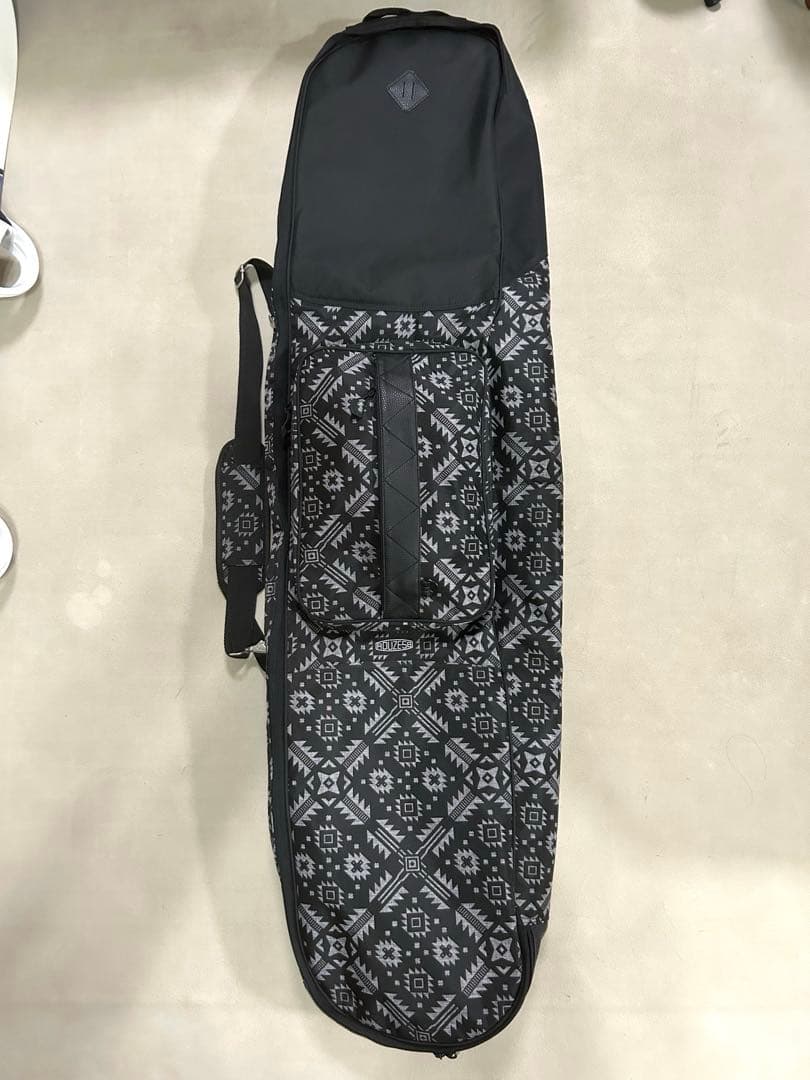 美品　サロモン スノーボード3点セット　148cm+ビンディング+ボードケース