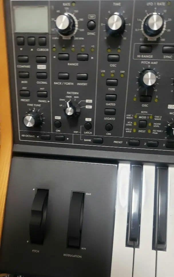 【美品】Moog Subsequent 37