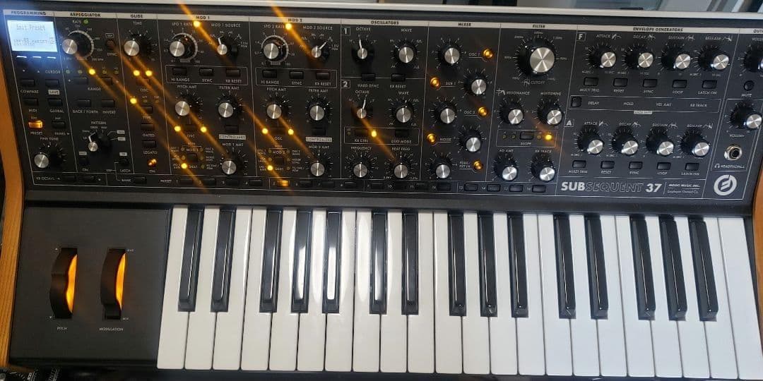 【美品】Moog Subsequent 37