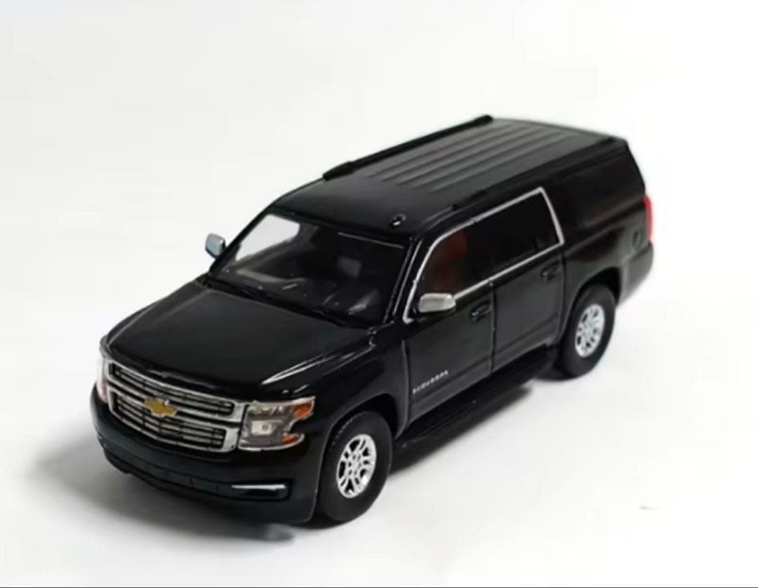 《新品箱付》1:64 シボレー SUBURBAN 2015 ミニカー