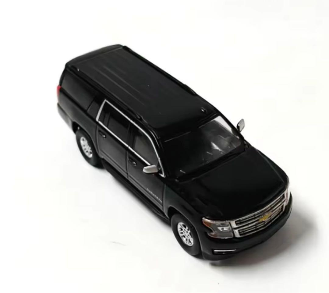 《新品箱付》1:64 シボレー SUBURBAN 2015 ミニカー