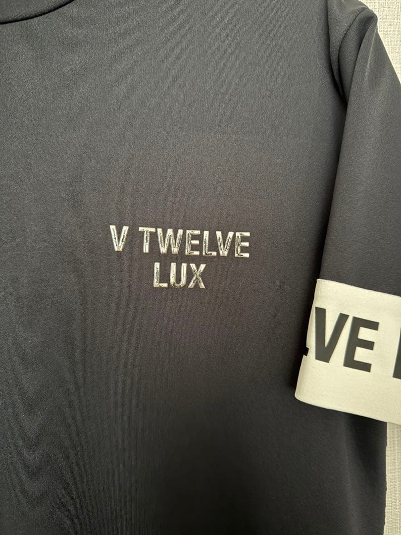 V12ヴィトゥエルヴLUX モックネック半袖Tシャツ/パンツセット