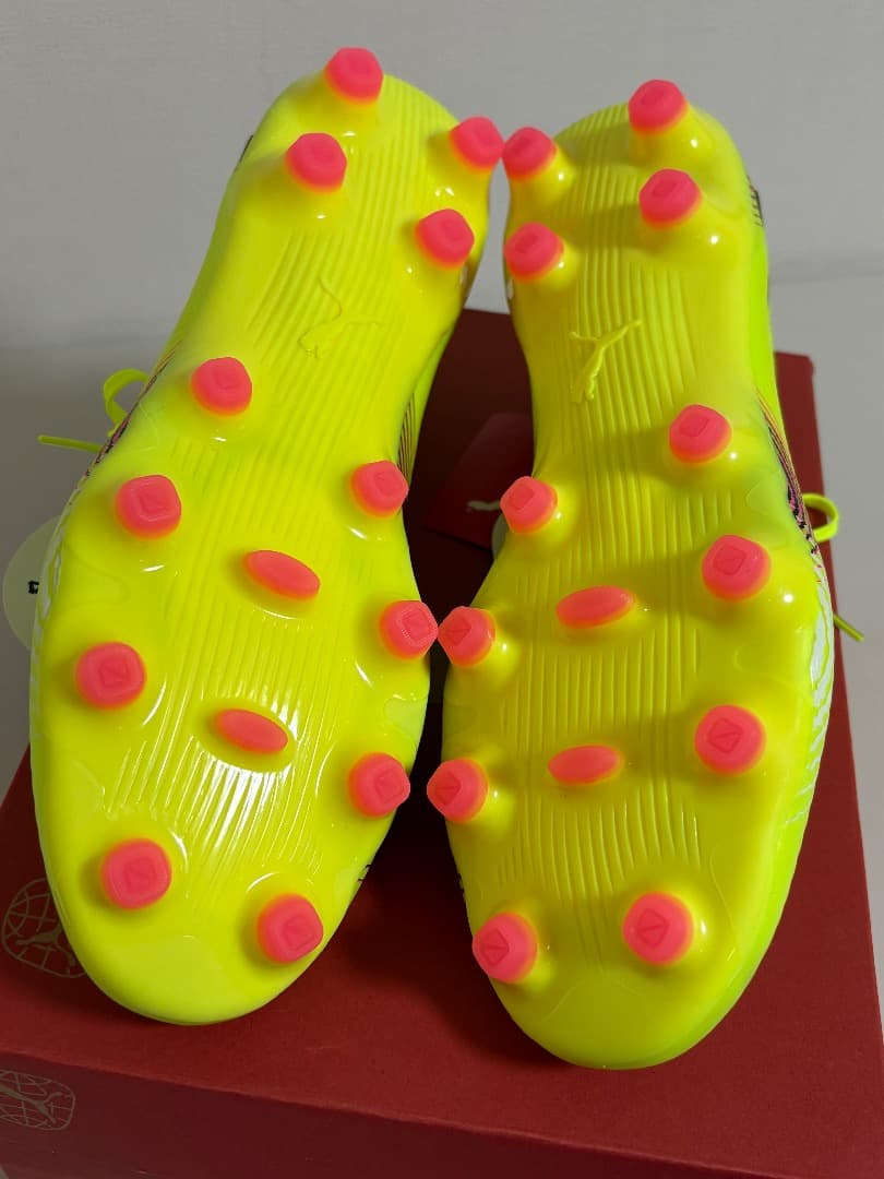 【新品未使用】PUMA フューチャー８プロ HG/AG 25.5cm サッカー