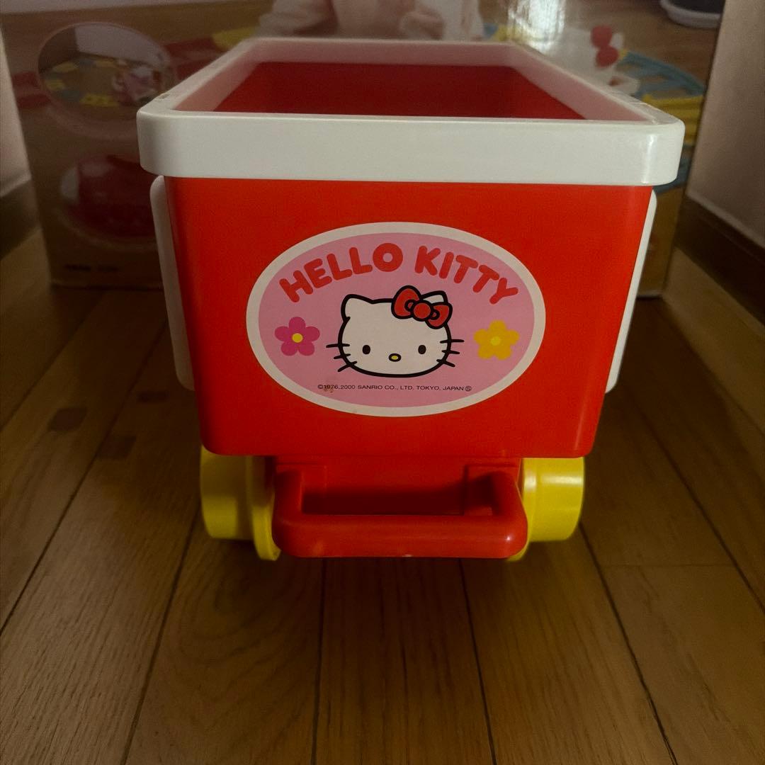 電動乗用　ハローキティ　ポッポトレイン　平成レトロ　希少　レア　玩具　汽車　電車