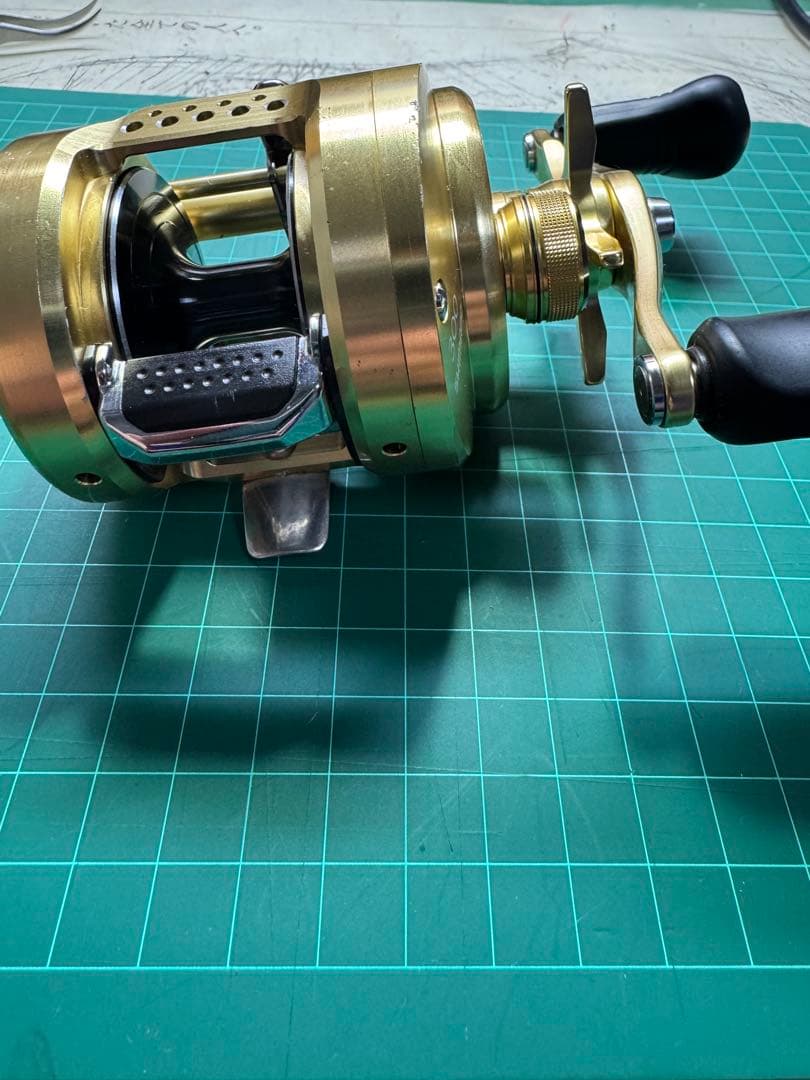 【メンテナンス済】シマノ(SHIMANO) 18 カルカッタコンクエスト300