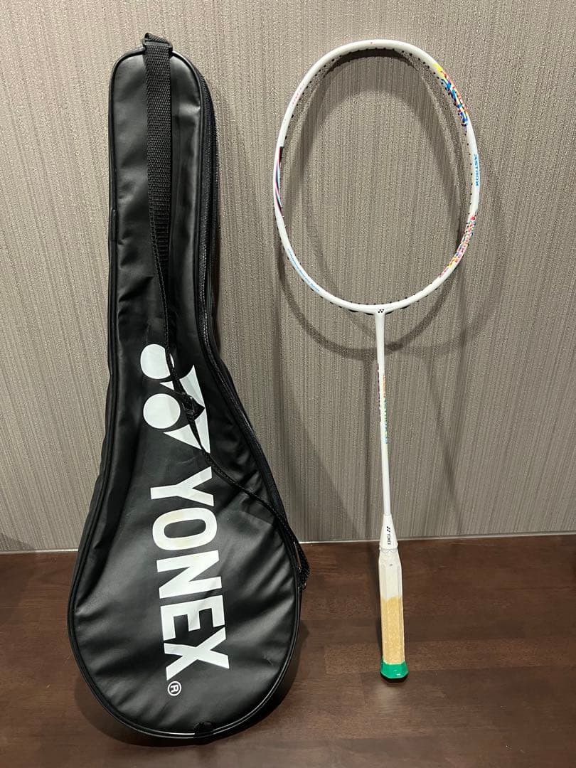 【美品】YONEX バドミントンラケット アストロクス33