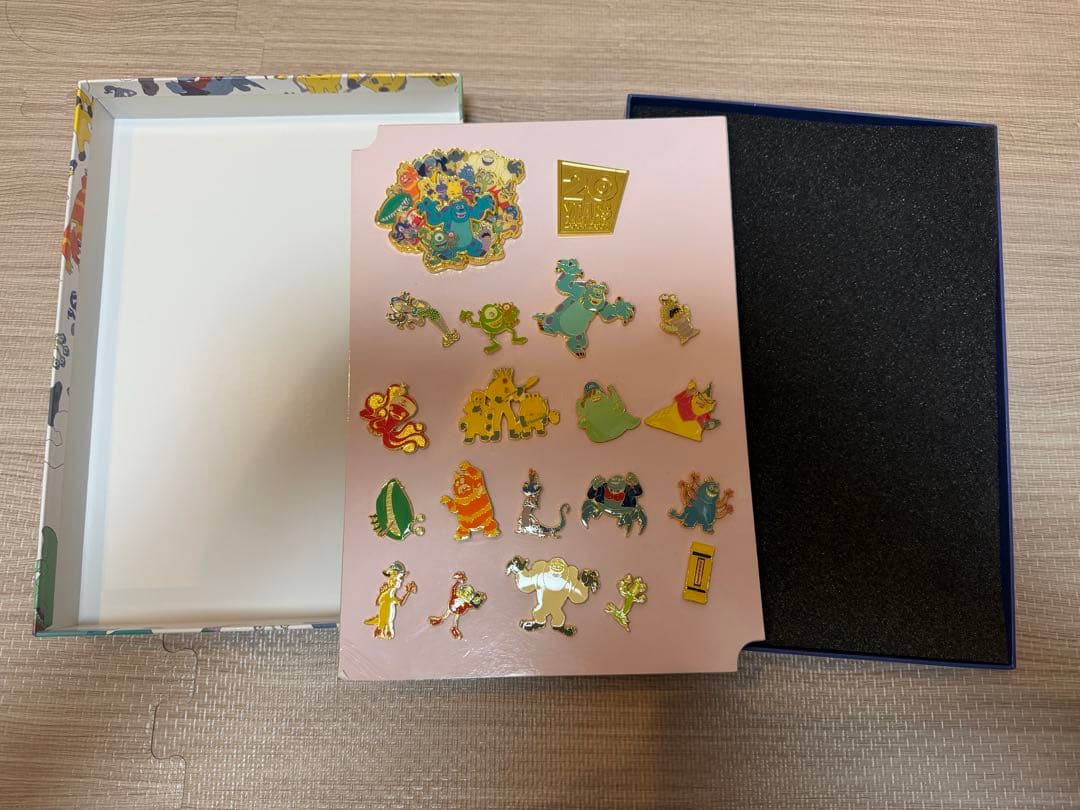 モンスターズインク　ピクサー　20周年　ピンバッジ　希少　レア