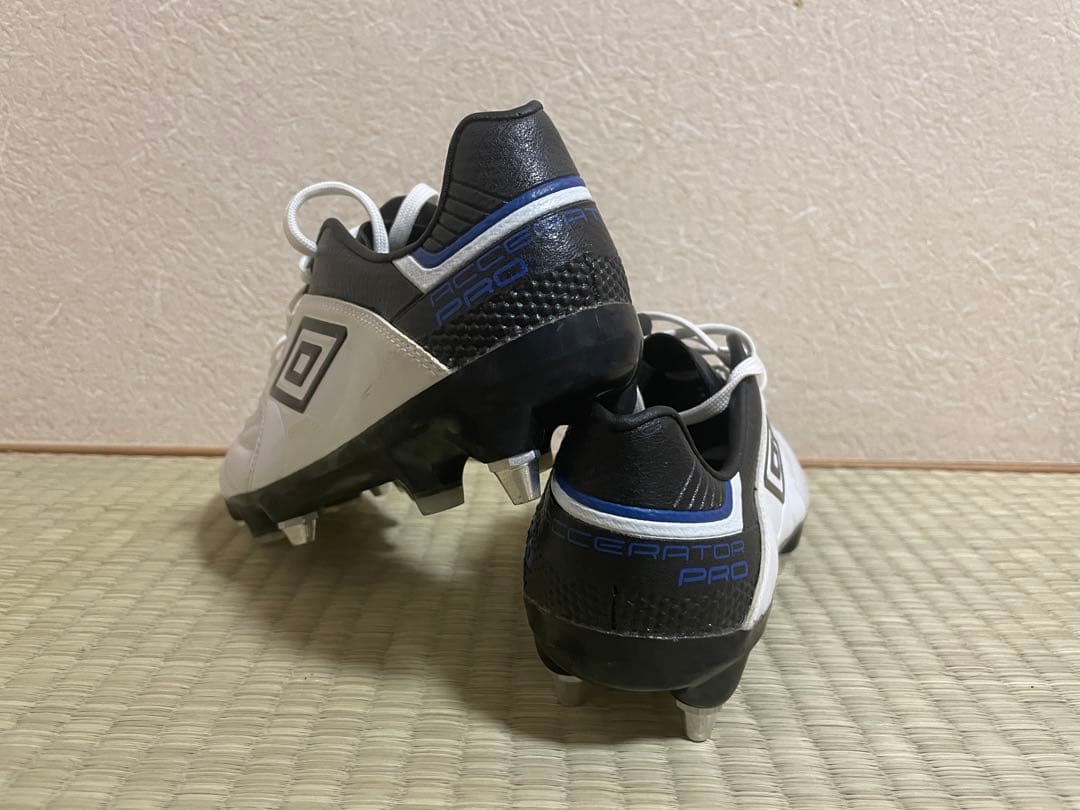 Umbro アクセレイター Pro サッカーシューズ ホワイト/ブルー