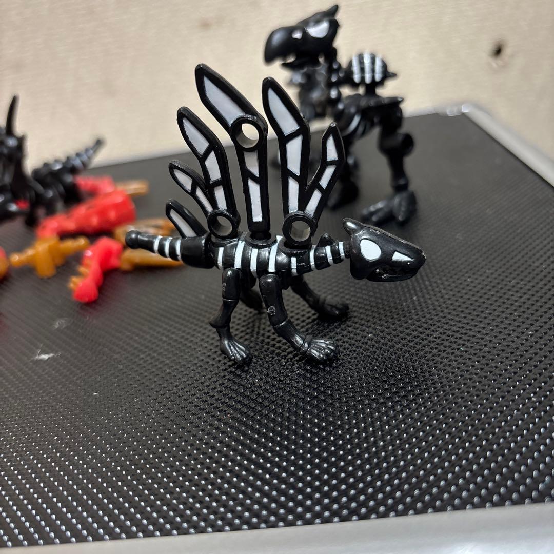 ほねほねザウルス　スペシャルブラックバージョン セミコンプ