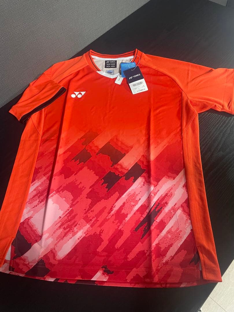シャツとパンツセット　YONEX バドミントン ウェアセット 赤い