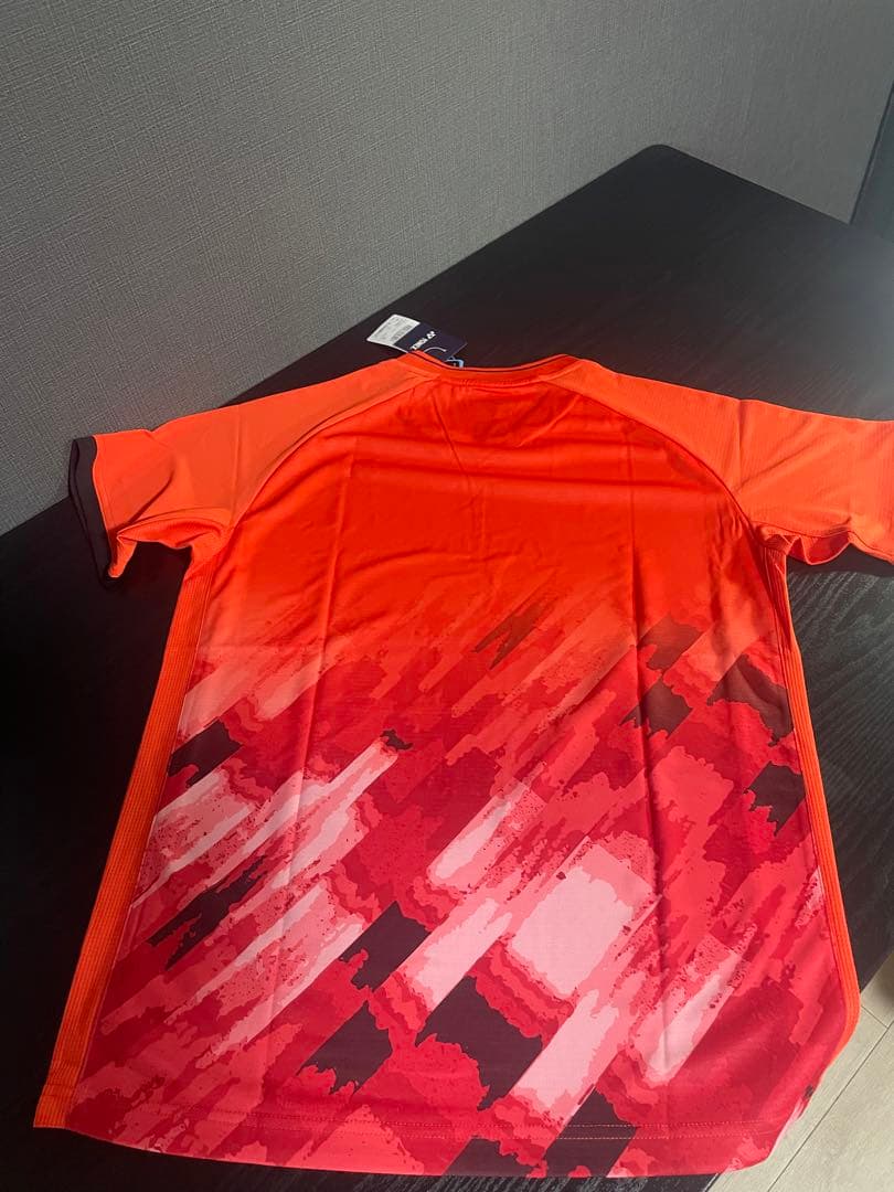 シャツとパンツセット　YONEX バドミントン ウェアセット 赤い