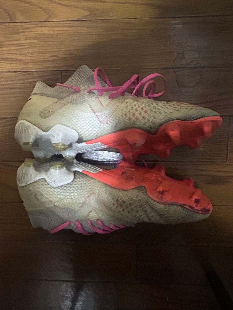 Pumaプーマフューチャー　グレー/ピンク　トップモデル