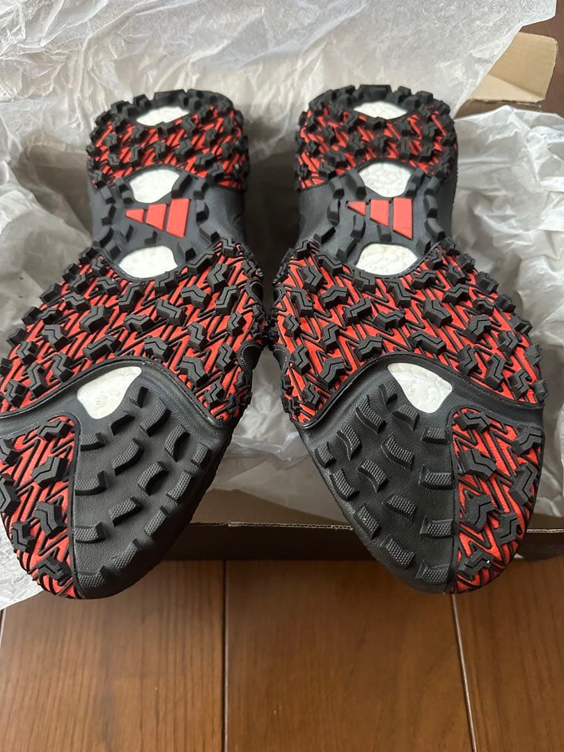adidas ハイカットスニーカー ブラック/オレンジ