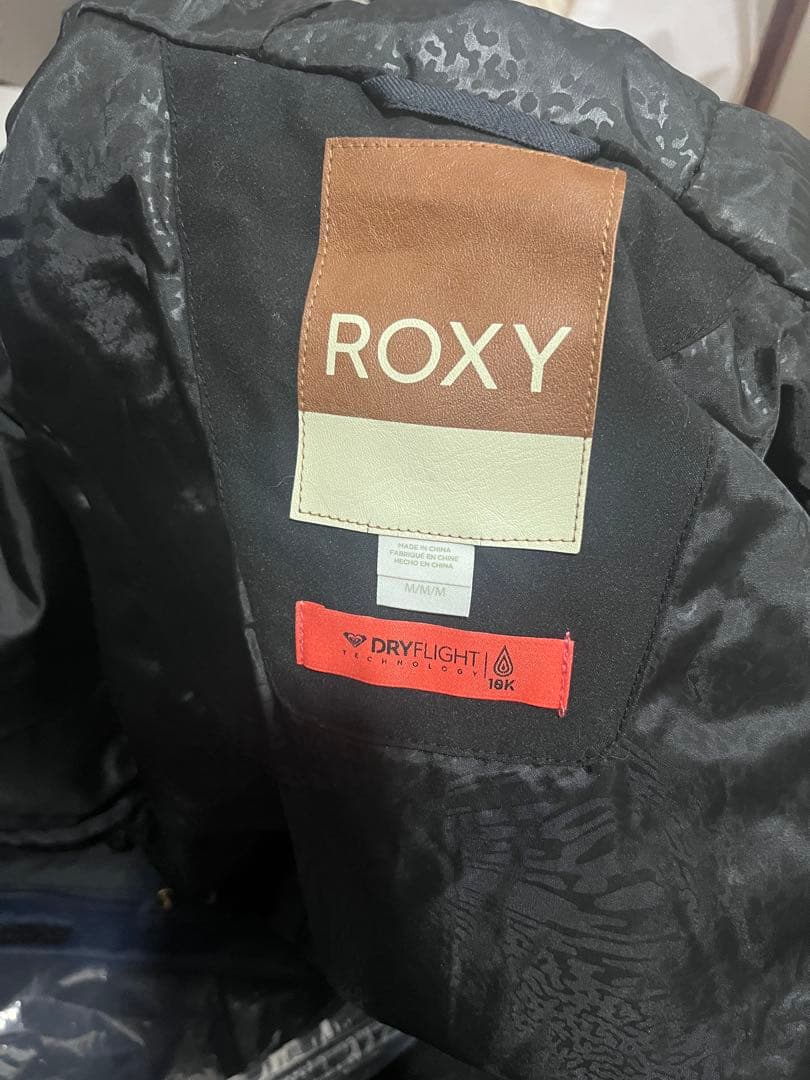 週末限定 新品未使用 ROXYスノーボードウェア 着画あり