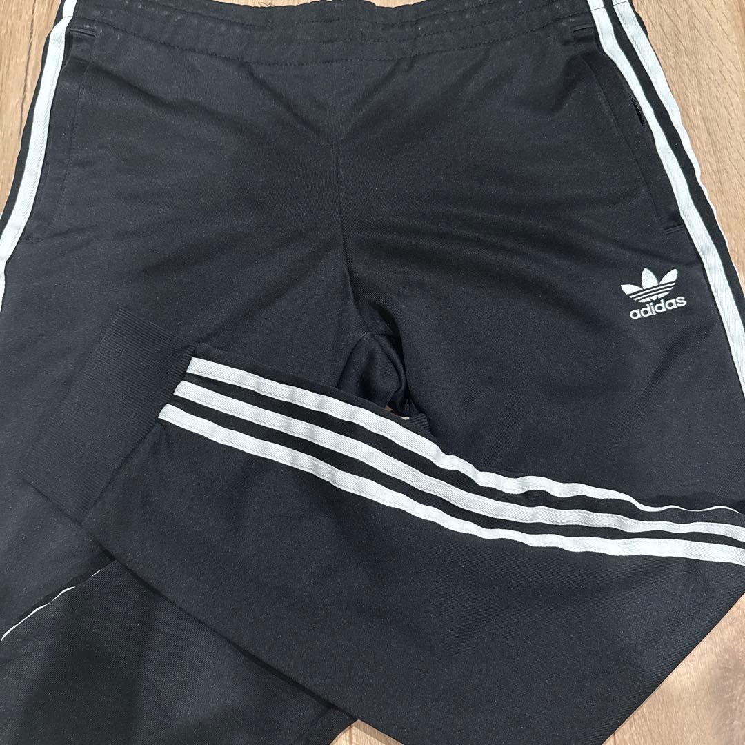 adidas トラックジャージ　上下　セットアップ