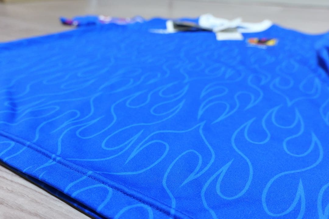 新品未使用タグ付き adidas サッカー日本代表炎デザイン Tシャツ