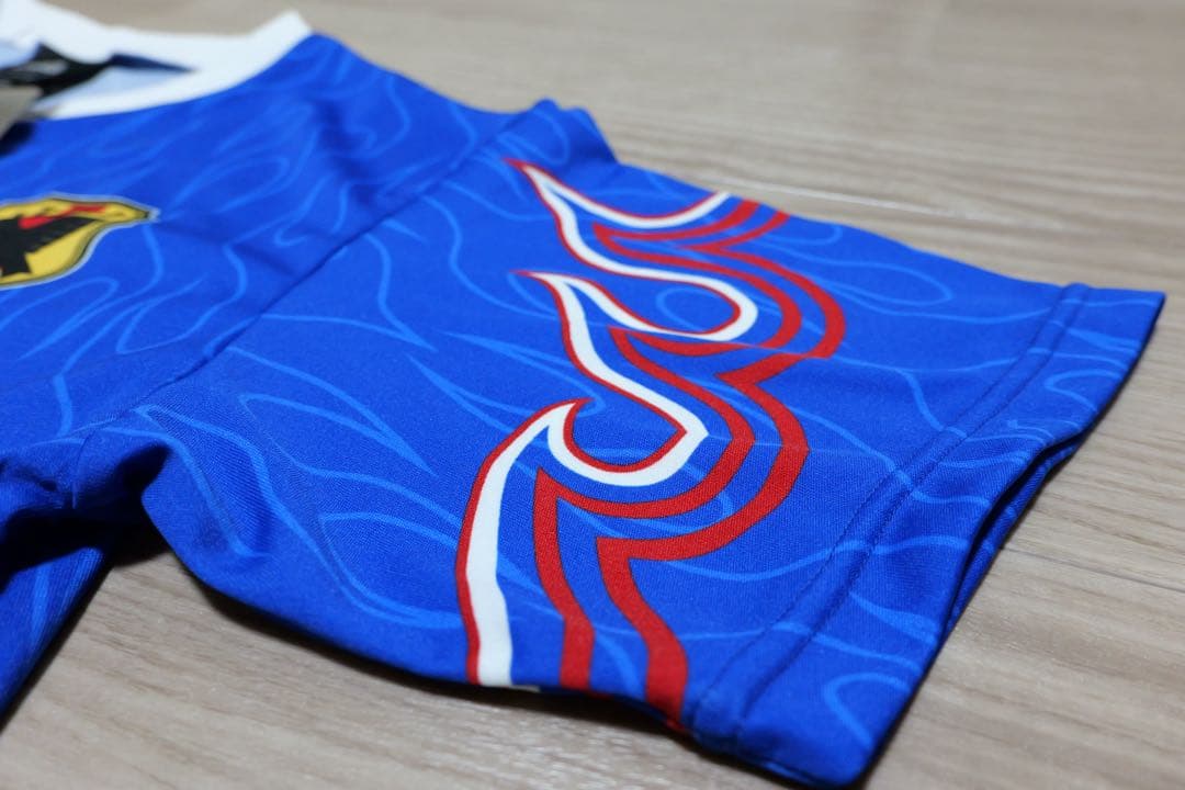 新品未使用タグ付き adidas サッカー日本代表炎デザイン Tシャツ