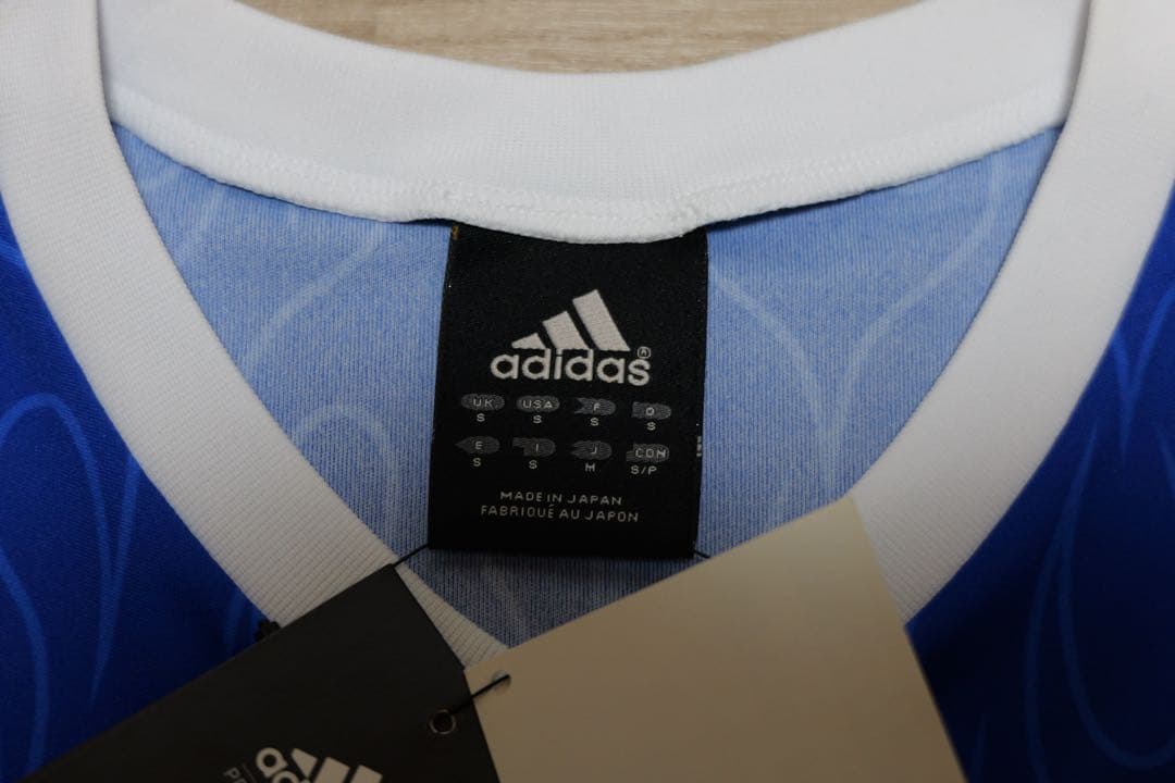 新品未使用タグ付き adidas サッカー日本代表炎デザイン Tシャツ