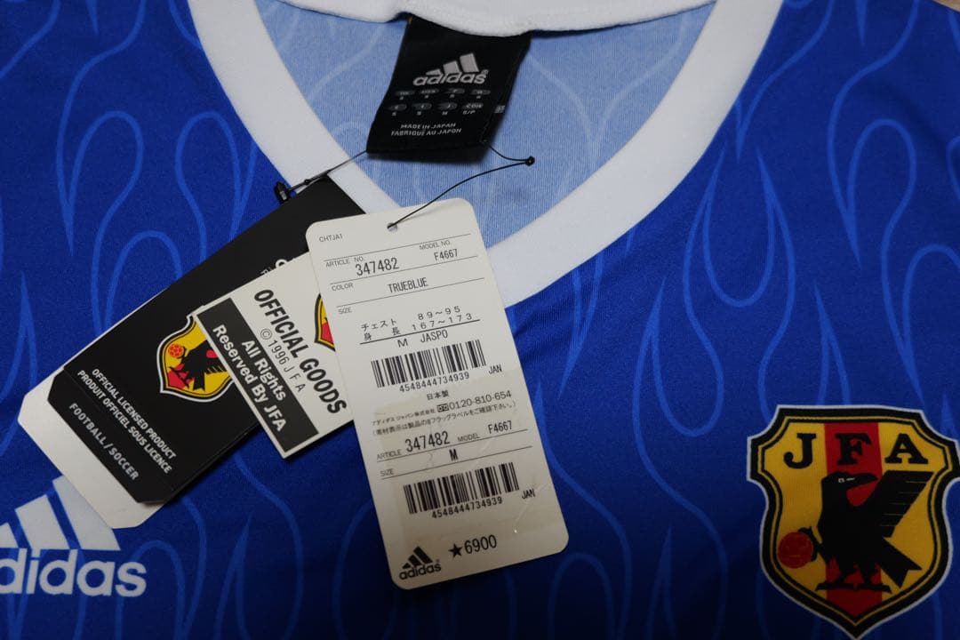 新品未使用タグ付き adidas サッカー日本代表炎デザイン Tシャツ