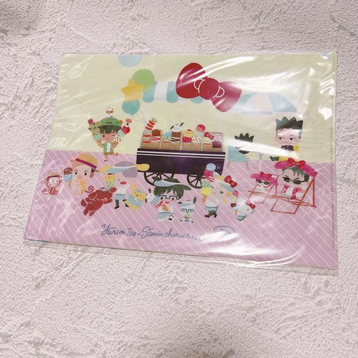 ユーリオンアイス　勇利　ヴィクトル　グッズ