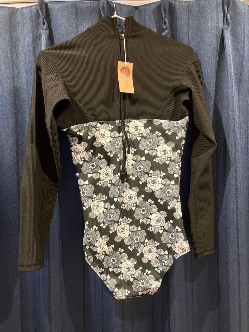 Swell Flowers スキューバハイネックサーフスーツ
