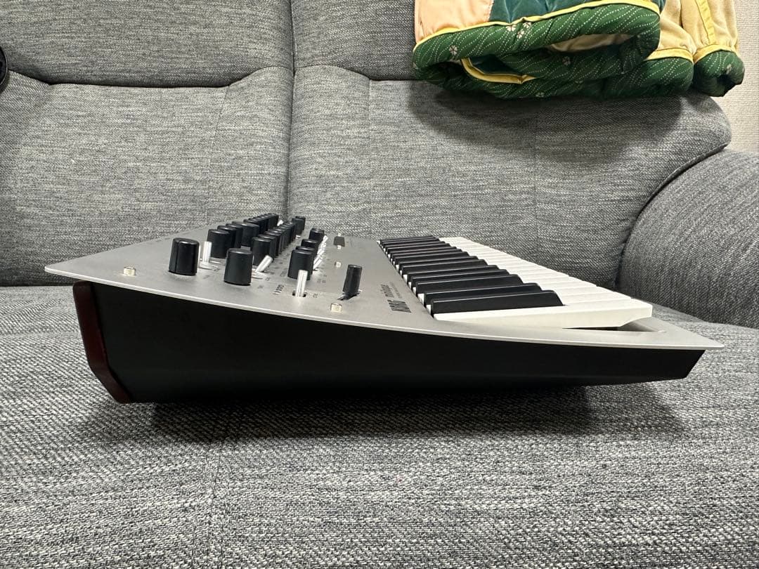 KORG minilogue アナログシンセサイザー 37鍵