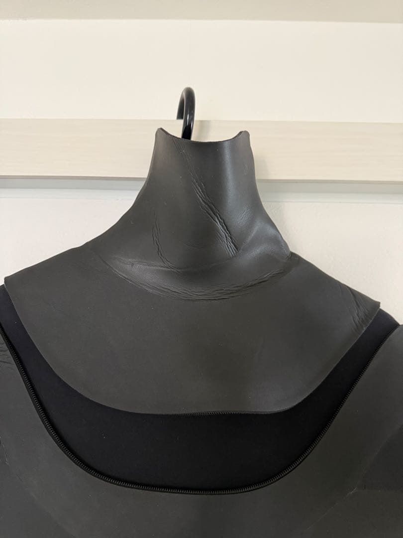 25年11月に購入AXXE CLASSIC HYBRID U-ZIP 5/3mm