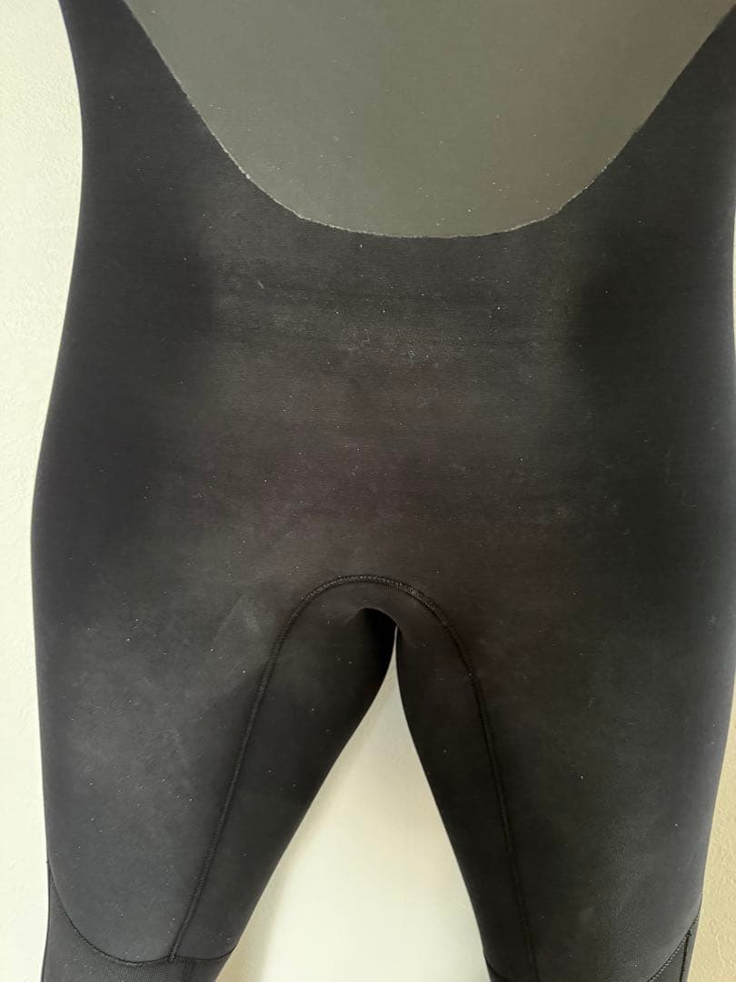 25年11月に購入AXXE CLASSIC HYBRID U-ZIP 5/3mm