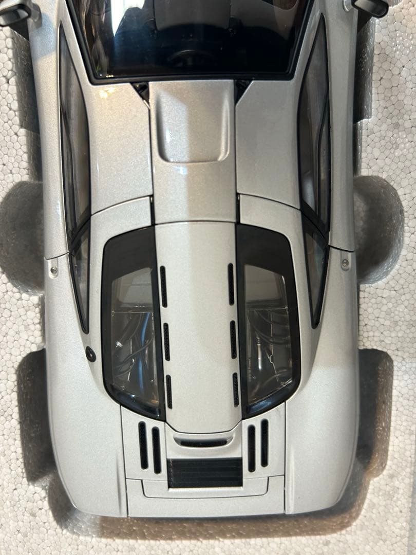 【未使用品】オートアート マクラーレンF1 マグネシウム シルバー