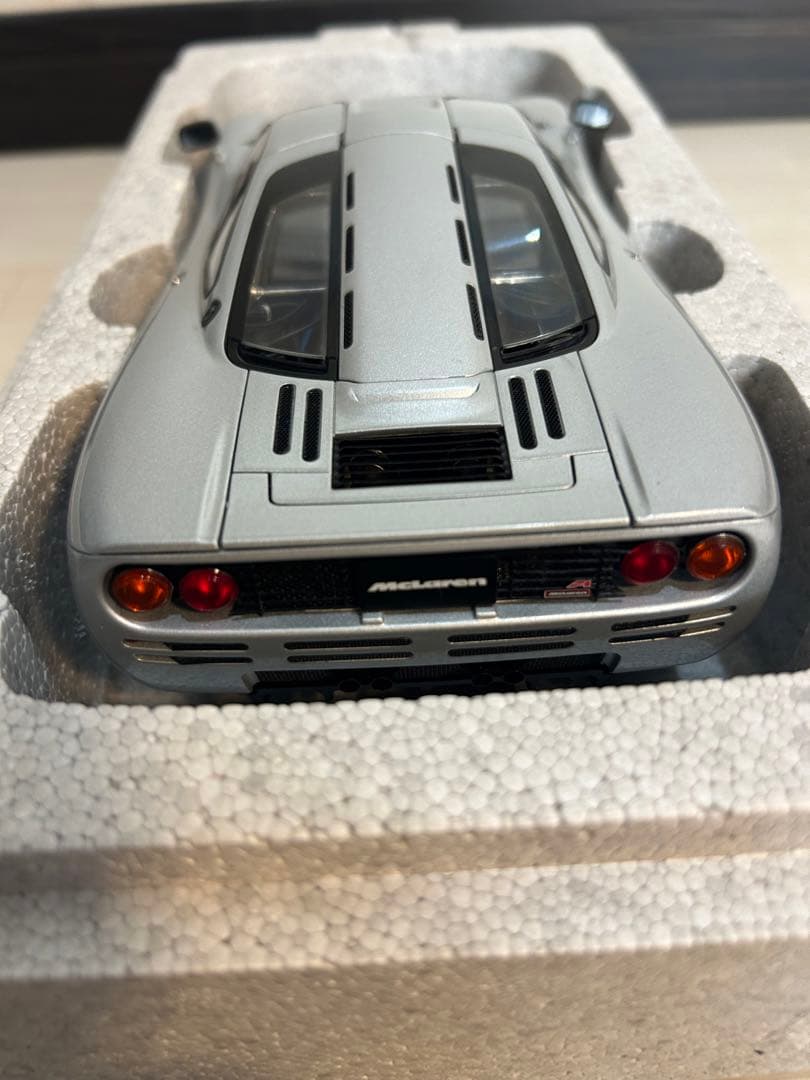 【未使用品】オートアート マクラーレンF1 マグネシウム シルバー