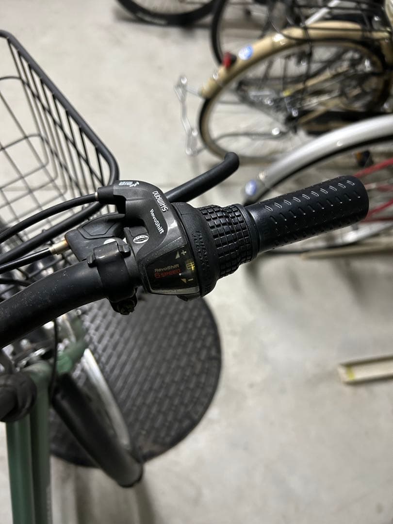 自転車　グリーン 前面バスケット付き　6段変速　26インチ