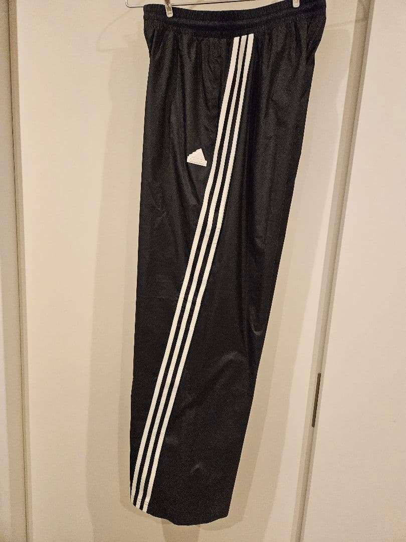 タグ付き新品未使用　adidas ワイドウーブントラックパンツ