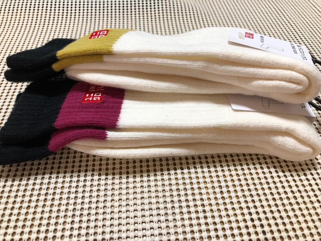 ユニクロ　テニス　完売品　ソックス　紫、山吹ライン　２足