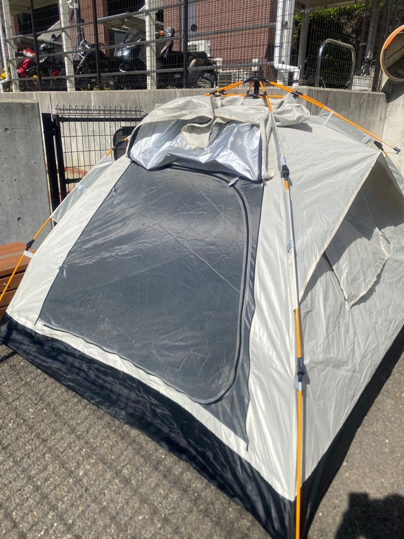 ワンタッチテント　大きい屋根シート付き