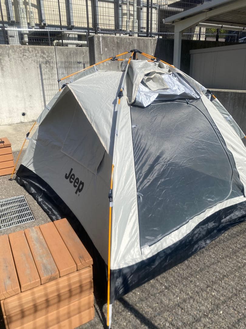 ワンタッチテント　大きい屋根シート付き
