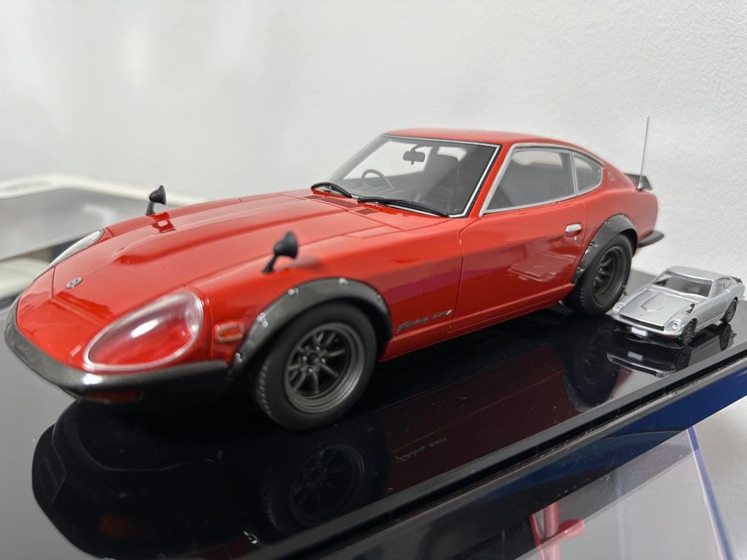 京商Nissan Fairlady 240Z ミニカー 1/18 レッド