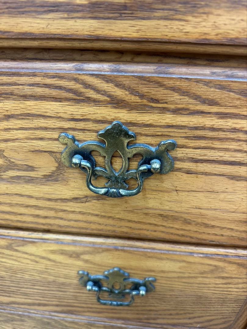 引取大歓迎アメリカ家具】トーマスビル 照明付きサイドボード キャビネット