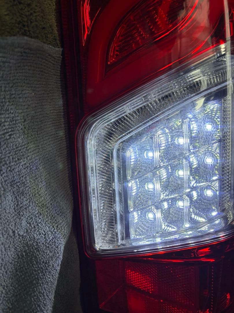 200 ハイエース　LED テール　ダズフェローズ　シーケンシャル