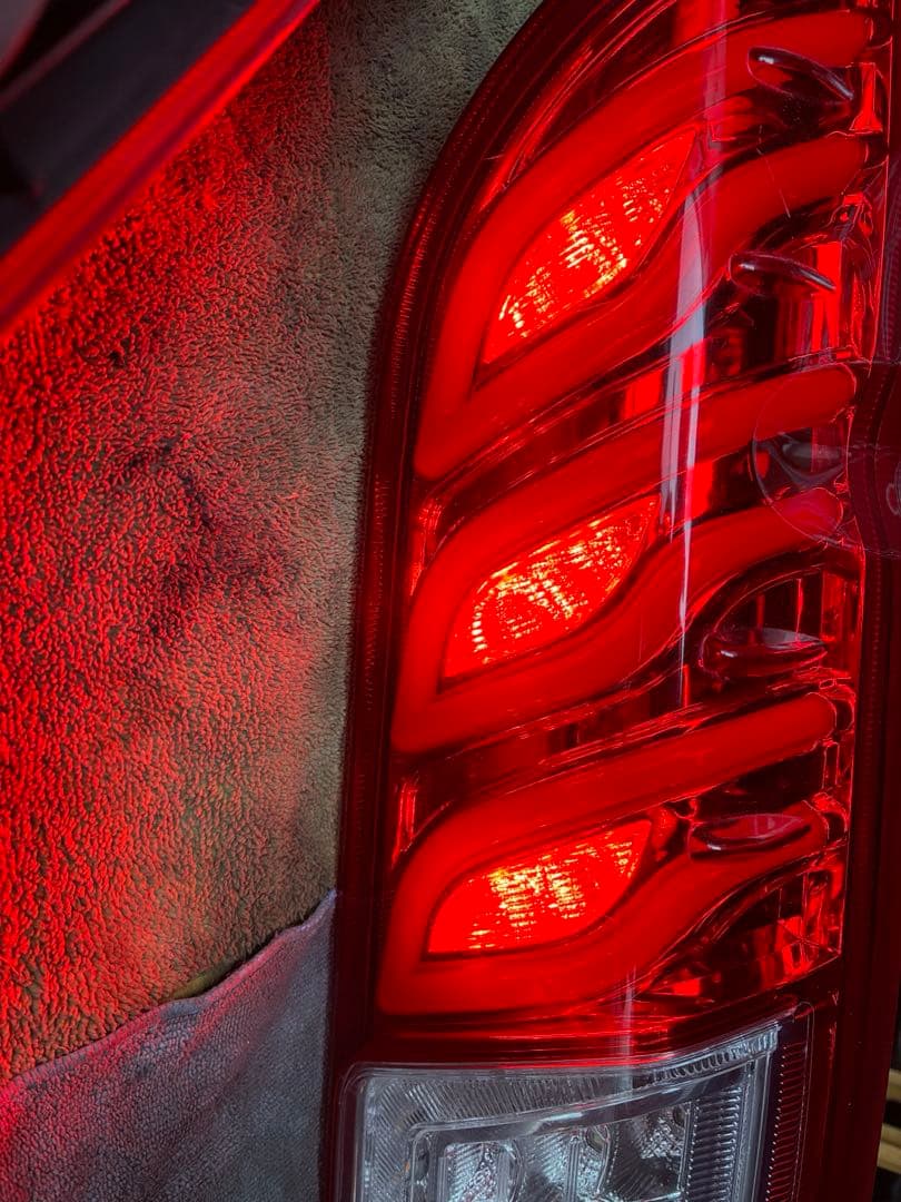 200 ハイエース　LED テール　ダズフェローズ　シーケンシャル