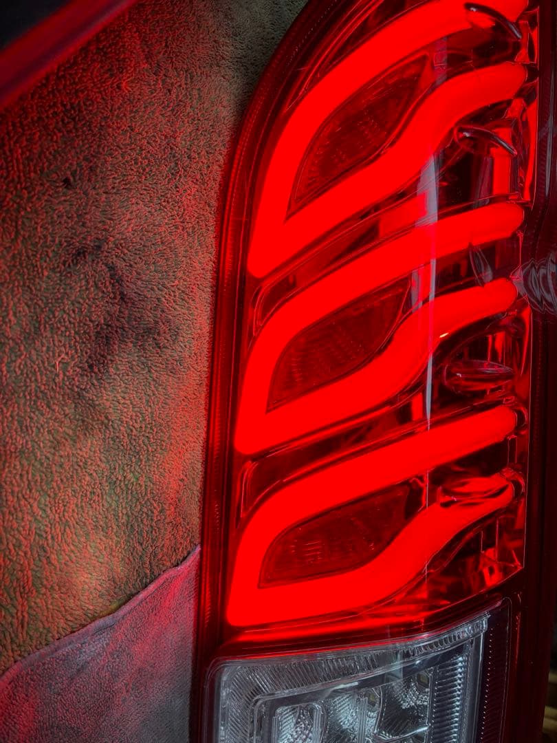 200 ハイエース　LED テール　ダズフェローズ　シーケンシャル