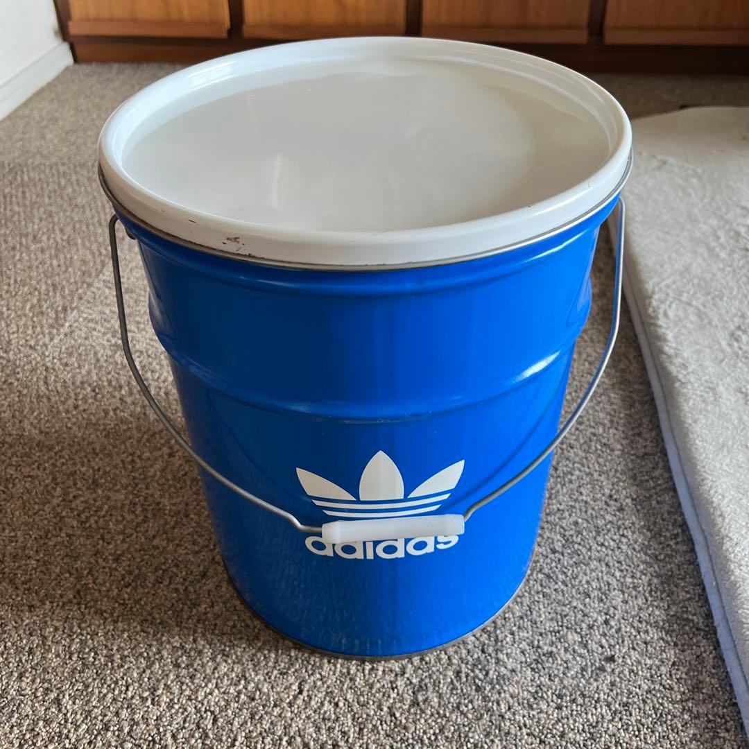 adidas 青 バケツ 蓋付き